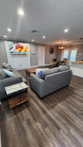 3 bedroom 2 bathroom near the beach, big yard